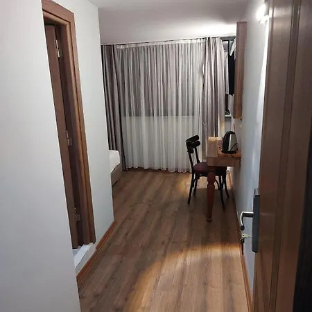 Sis Hotel *